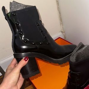 TORY BURCH STUD BOOTIES. Black Leather and Neoprene